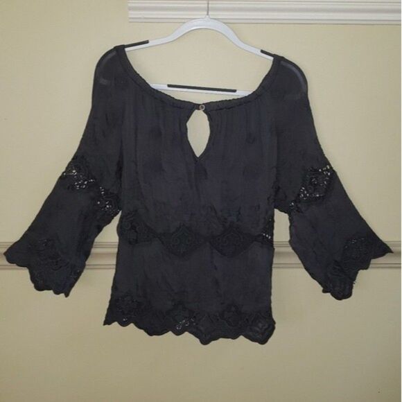 NWT Ladies Off the shoulder Top. GREY. Size: Medium - Picture 2 of 8
